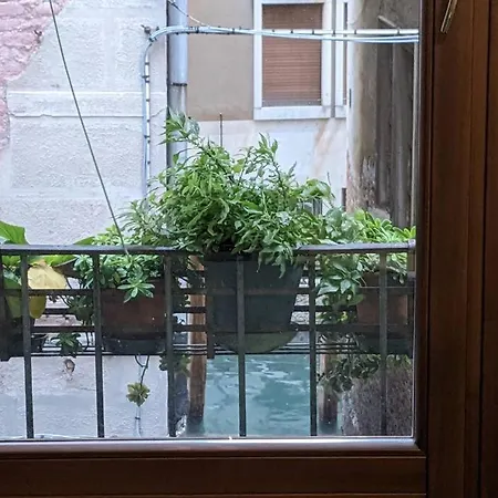 Letto A شقة